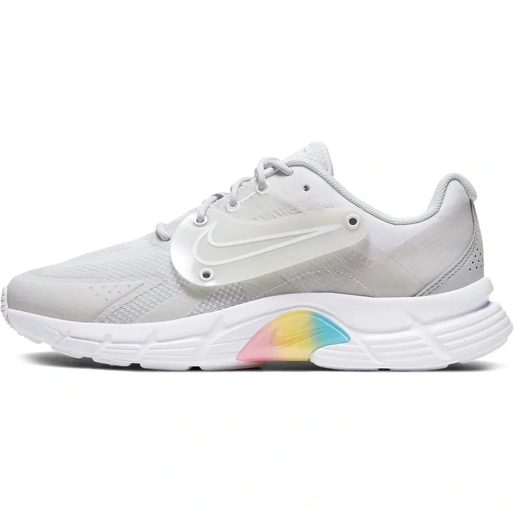 Nike ALPHINA 5000 Low Top Sneakers